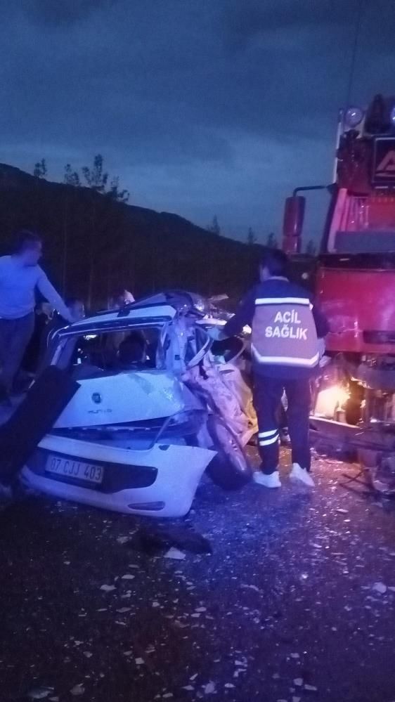 Isparta-Antalya karayolunda korkunç kaza: Ölü ve yaralılar var 4