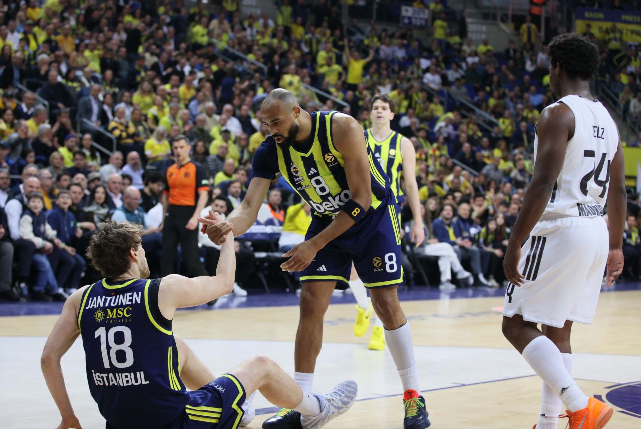 Fenerbahçe Beko kan kaybını durduramıyor: Real Madrid engelini de geçemedi, Euroleague'de evine mağlubiyetle veda etti 3