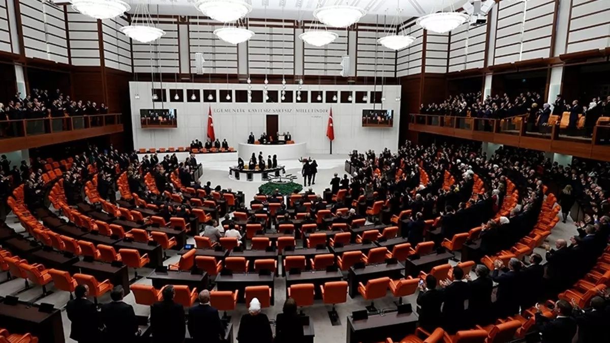 Vekillere maaş kesintisi yolda! AK Parti'den yeni iç tüzük hamlesi: 3 ay kriteri geliyor... 4