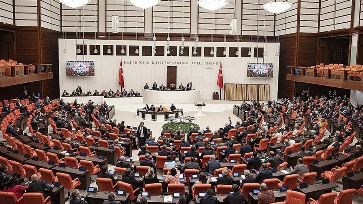 Vekillere maaş kesintisi yolda! AK Parti'den yeni iç tüzük hamlesi: 3 ay kriteri geliyor... 2