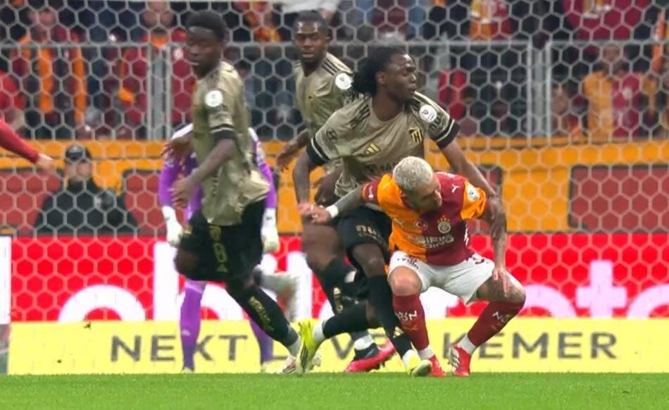 Galatasaray'ın penaltı beklediği pozisyonda devam kararı doğru mu? Trio ekibi canlı yayında tüm pozisyonları tek tek açıkladı 6