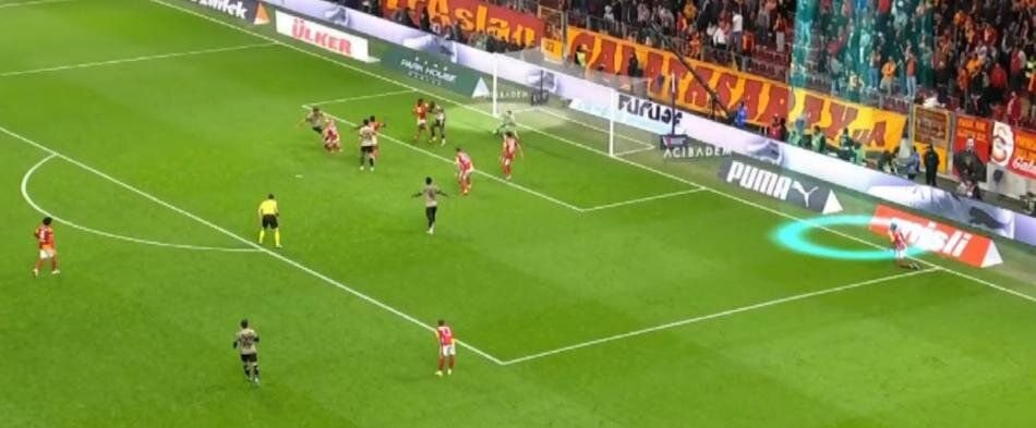 Galatasaray'ın penaltı beklediği pozisyonda devam kararı doğru mu? Trio ekibi canlı yayında tüm pozisyonları tek tek açıkladı 15