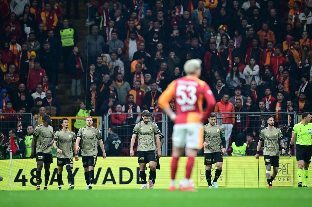 "Okan Buruk'un yarattığı gereksiz gerginlik yüzünden Galatasaray ağır bir bedel ödedi! Dursun Özbek gerekeni yapmalı!" Maç sonrası olay yaratan sözler 1
