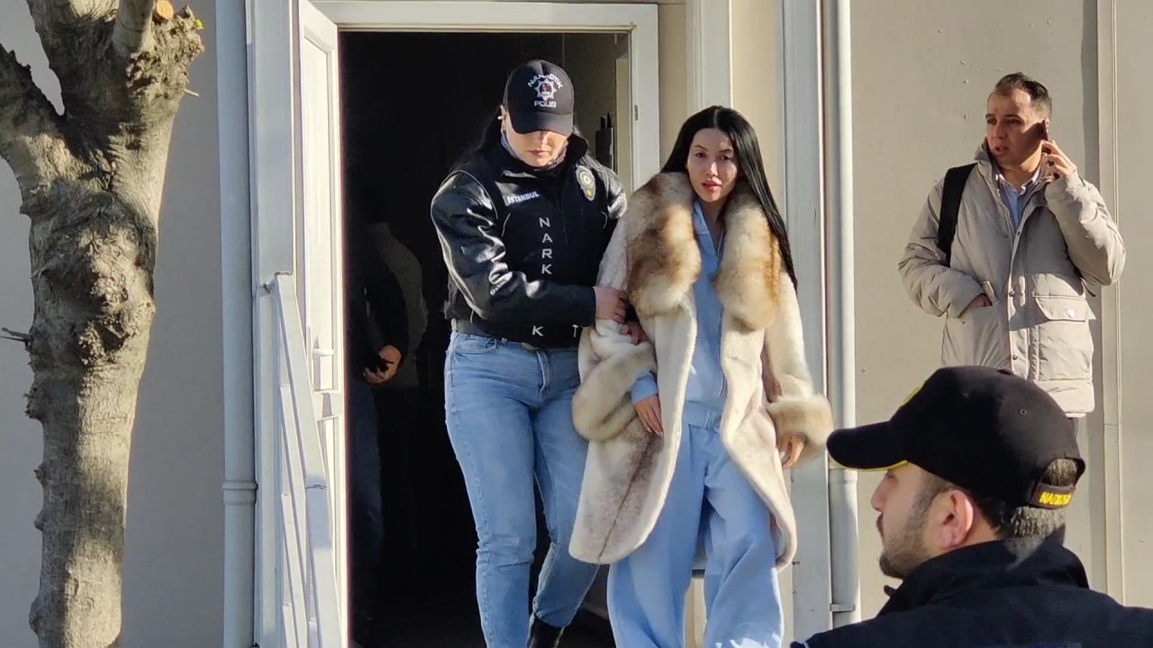 Ünlülere uyuşturucu operasyonu! 19 şüpheli adliyeye sevk edildi: Cansel Ayanoğlu görüntülendi 1