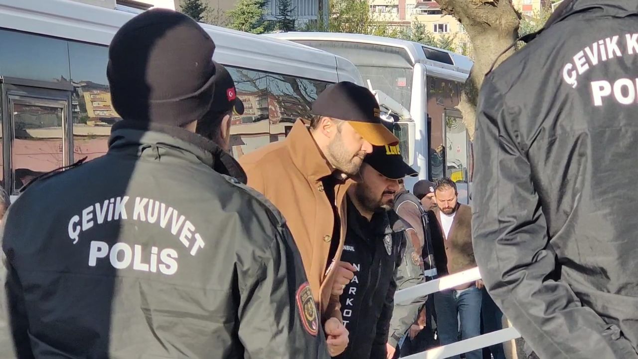 Ünlülere uyuşturucu operasyonu! 19 şüpheli adliyeye sevk edildi: Cansel Ayanoğlu görüntülendi 6