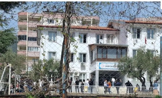 Evdeki cephanelikle okulu bastı! Kahramanmaraş'ta saldırgan öğrencinin eski emniyet mensubu babası gözaltına alındı! 6