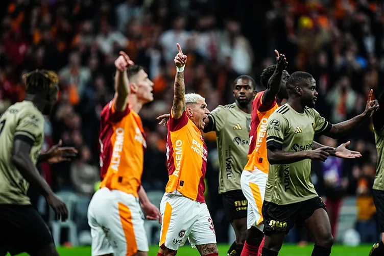 Galatasaray'da değişim kapıda: 4 futbolcuyla yollar ayrılacak 11