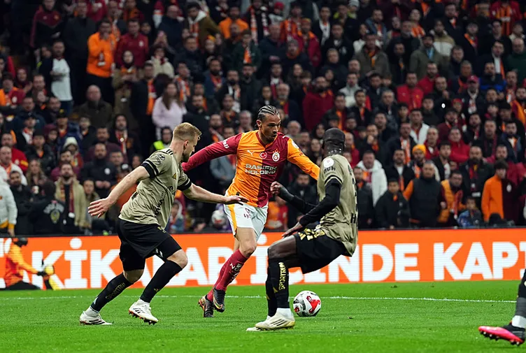 Galatasaray'da değişim kapıda: 4 futbolcuyla yollar ayrılacak 3