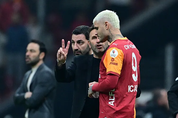 Galatasaray'da değişim kapıda: 4 futbolcuyla yollar ayrılacak 4
