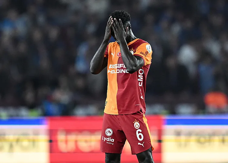 Galatasaray'da değişim kapıda: 4 futbolcuyla yollar ayrılacak 8