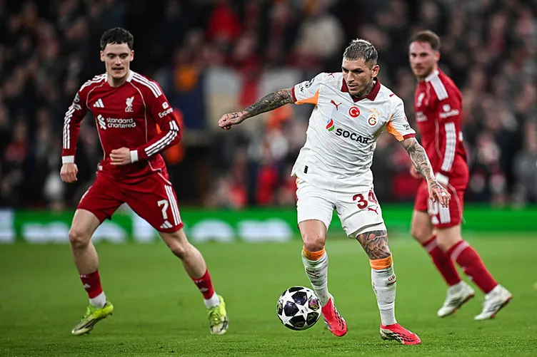 Galatasaray'da değişim kapıda: 4 futbolcuyla yollar ayrılacak 9