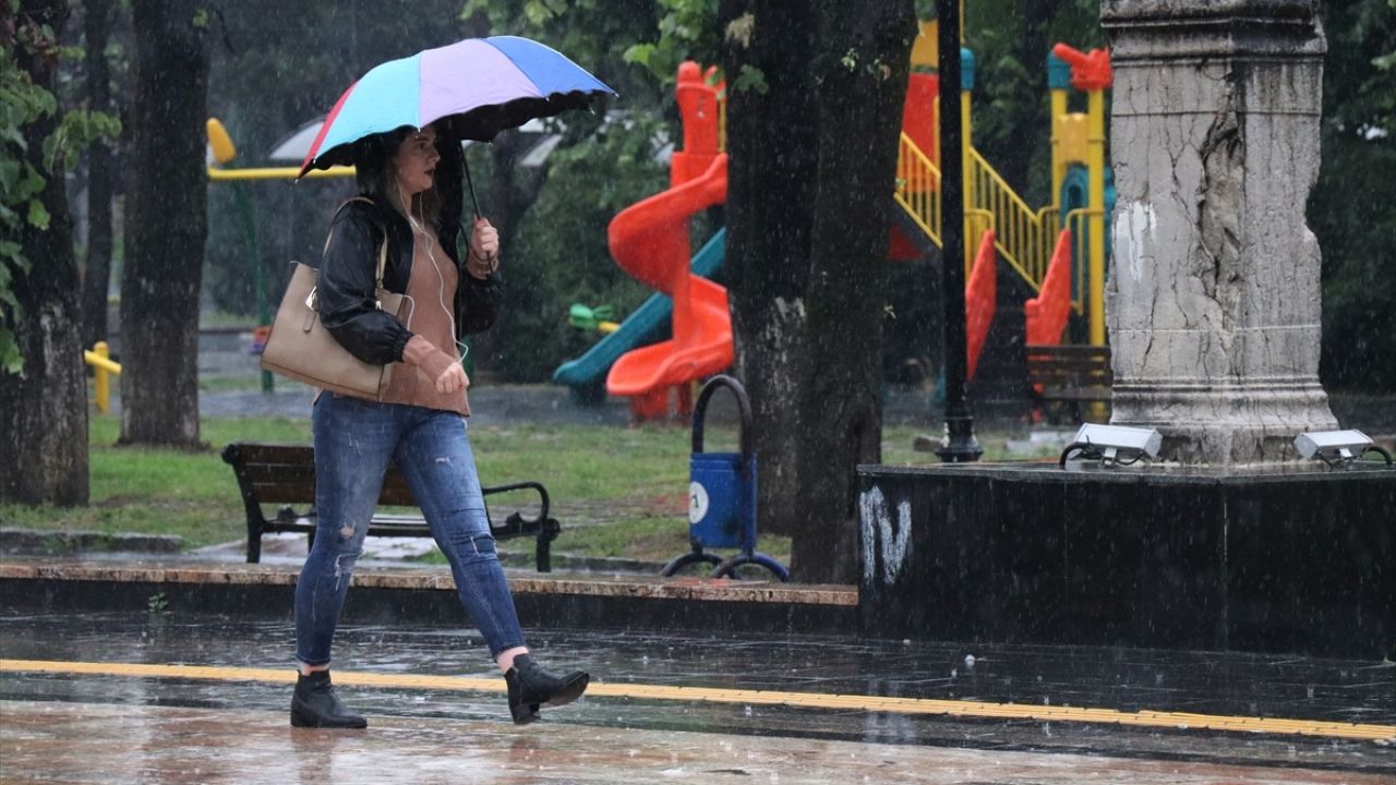 Meteoroloji tarih verdi: 39 il için sağanak alarmı 17
