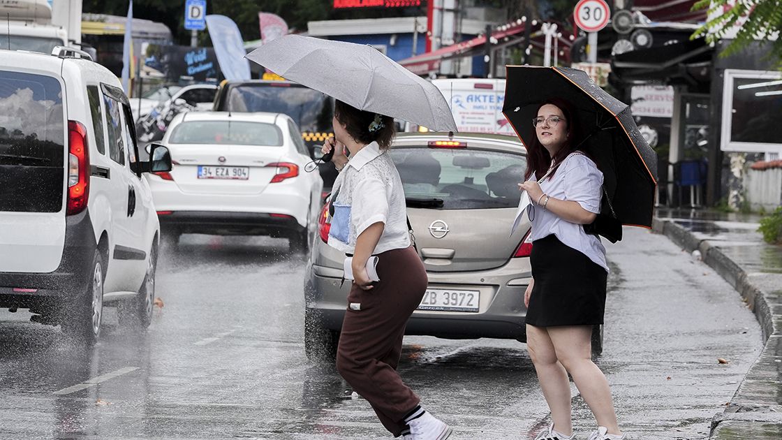 Meteoroloji tarih verdi: 39 il için sağanak alarmı 32