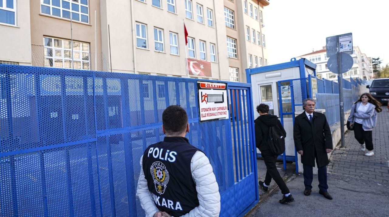 Kahramanmaraş ve Şanlıurfa'da okula silahlı saldırılar! Türkiye genelinde güvenlik önlemleri artırıldı: Her okulda 2 polis duracak 4
