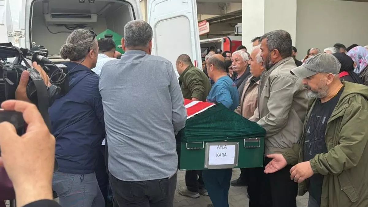 Kahramanmaraş’ta güle oynaya okula gönderdikleri yavrularına gözyaşlarıyla veda ediyorlar... Morgda sıra sıra isimleri okundu 2