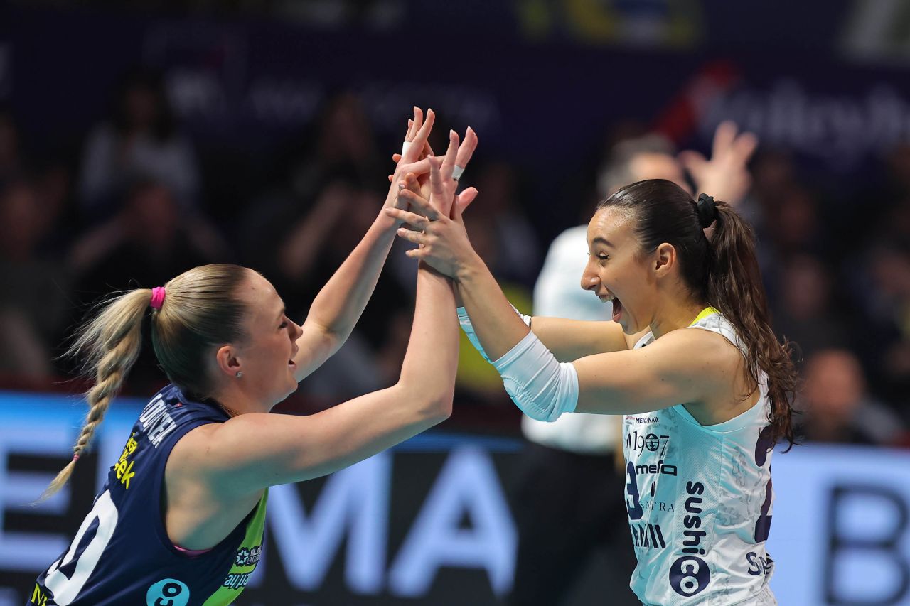 Sultanlar Ligi'nde nefes nefese final serisi! Fenerbahçe Medicana, VakıfBank'a karşı galip geldi, durumu 2-2 yaptı 10