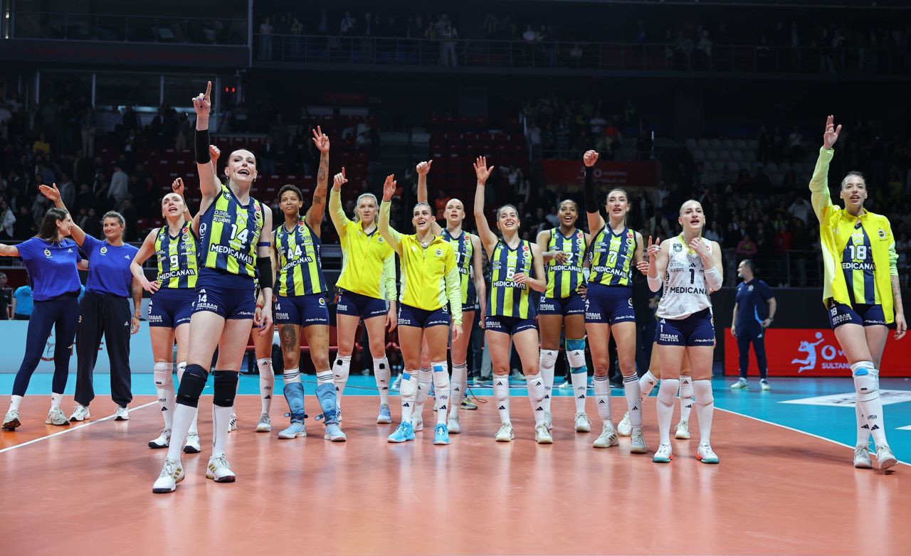 Sultanlar Ligi'nde nefes nefese final serisi! Fenerbahçe Medicana, VakıfBank'a karşı galip geldi, durumu 2-2 yaptı 1