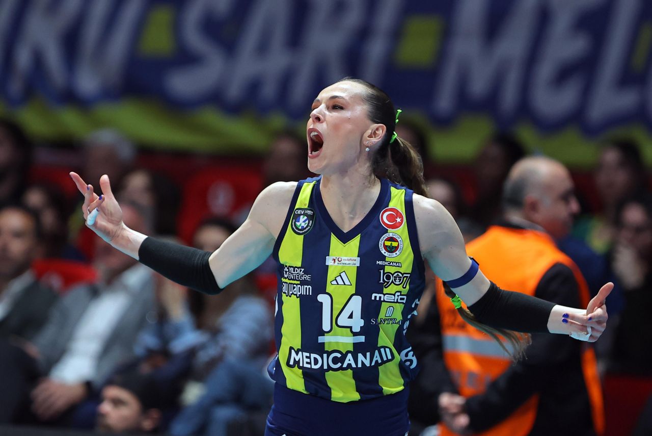 Sultanlar Ligi'nde nefes nefese final serisi! Fenerbahçe Medicana, VakıfBank'a karşı galip geldi, durumu 2-2 yaptı 9