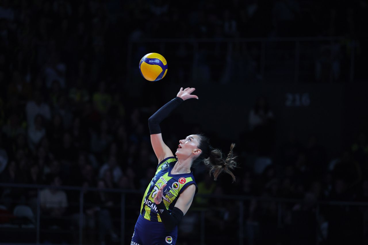 Sultanlar Ligi'nde nefes nefese final serisi! Fenerbahçe Medicana, VakıfBank'a karşı galip geldi, durumu 2-2 yaptı 12