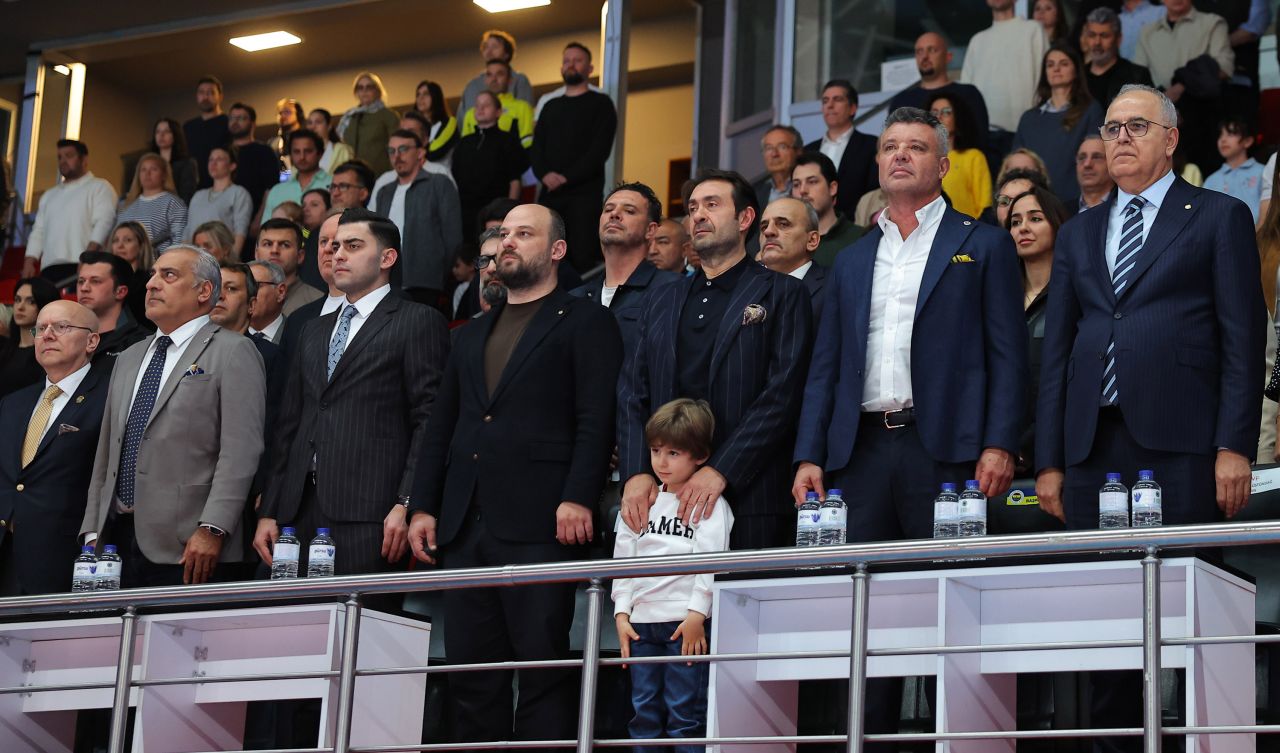 Sultanlar Ligi'nde nefes nefese final serisi! Fenerbahçe Medicana, VakıfBank'a karşı galip geldi, durumu 2-2 yaptı 3