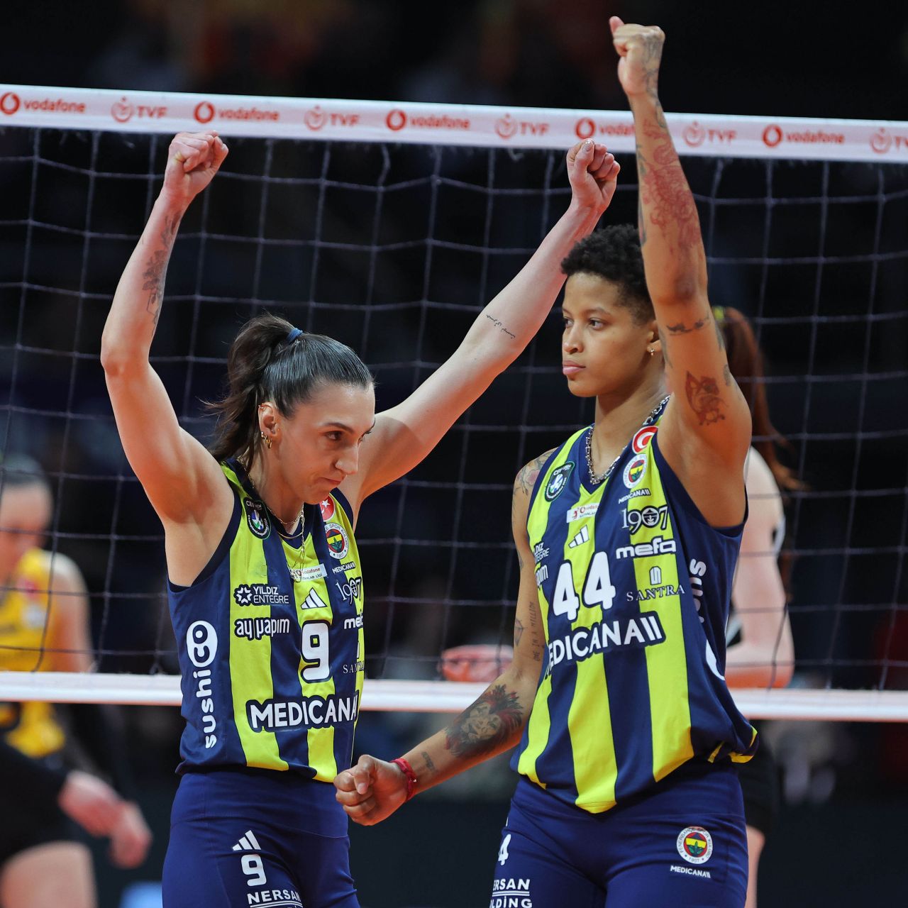 Sultanlar Ligi'nde nefes nefese final serisi! Fenerbahçe Medicana, VakıfBank'a karşı galip geldi, durumu 2-2 yaptı 8