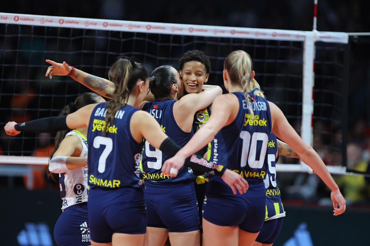 Sultanlar Ligi'nde nefes nefese final serisi! Fenerbahçe Medicana, VakıfBank'a karşı galip geldi, durumu 2-2 yaptı 6