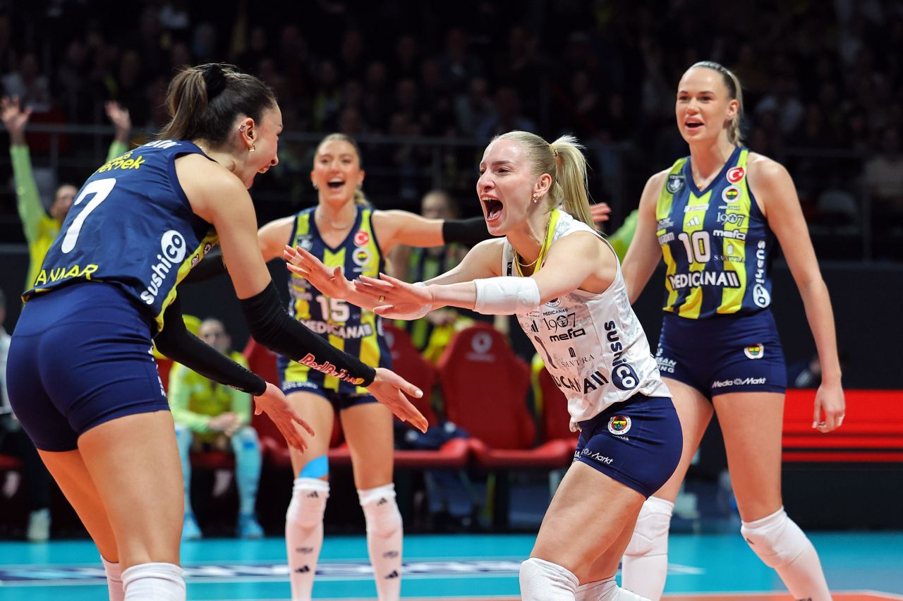 Sultanlar Ligi'nde nefes nefese final serisi! Fenerbahçe Medicana, VakıfBank'a karşı galip geldi, durumu 2-2 yaptı 13