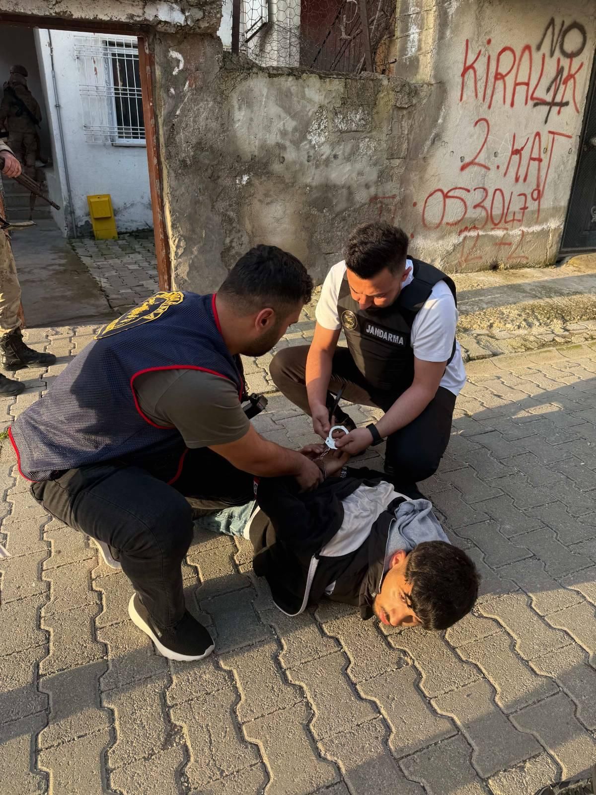 Kişisel verilerimizi terör örgütlerine pazarlamışlar! MİT'ten nokta operasyon: Siber şebekenin beyni kıskıvrak yakalandı 4