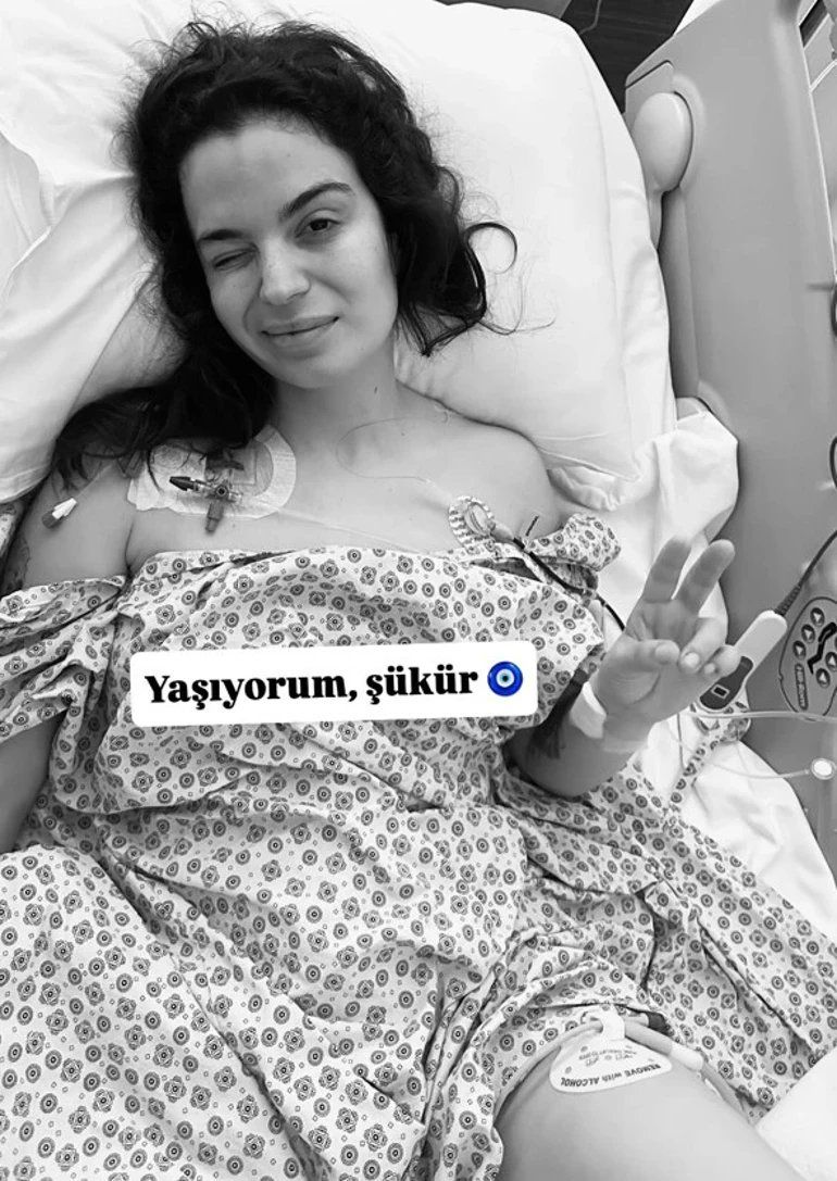 7 kez ameliyat geçiren Aslı Bekiroğlu gözyaşlarına boğuldu! "Hastaneden çıkamıyorum, doktorlar ne yapacağını bilmiyor" 3