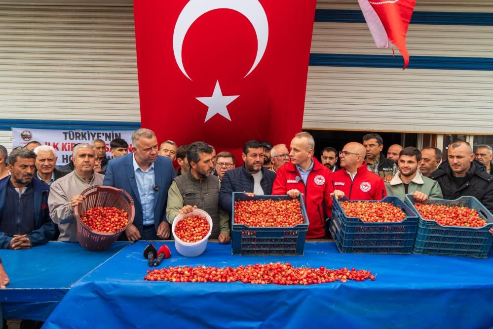 İlk hasat tezgaha çıktı! Kilosu 6 bin TL'den satıldı 3