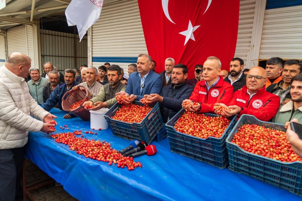 İlk hasat tezgaha çıktı! Kilosu 6 bin TL'den satıldı 4