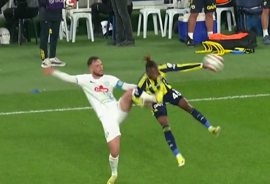 Hakem Fenerbahçe'yi lime lime doğramış! Çaykur Rizespor'un golü iptal, oyuncusu da atılmalıymış! Trio ekibi canlı yayında tüm pozisyonları tek tek açıkladı 10