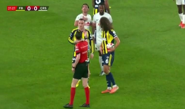 Hakem Fenerbahçe'yi lime lime doğramış! Çaykur Rizespor'un golü iptal, oyuncusu da atılmalıymış! Trio ekibi canlı yayında tüm pozisyonları tek tek açıkladı 9