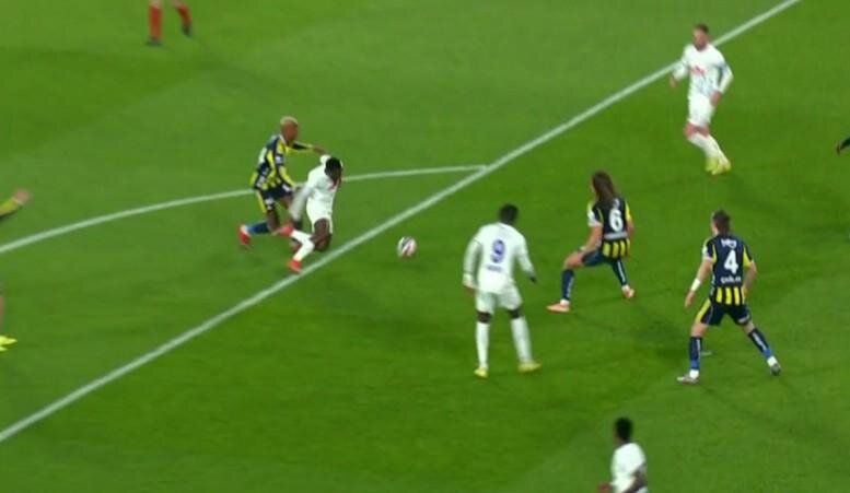 Hakem Fenerbahçe'yi lime lime doğramış! Çaykur Rizespor'un golü iptal, oyuncusu da atılmalıymış! Trio ekibi canlı yayında tüm pozisyonları tek tek açıkladı 6