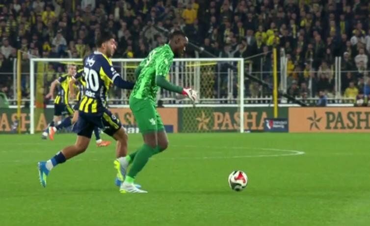 Hakem Fenerbahçe'yi lime lime doğramış! Çaykur Rizespor'un golü iptal, oyuncusu da atılmalıymış! Trio ekibi canlı yayında tüm pozisyonları tek tek açıkladı 24