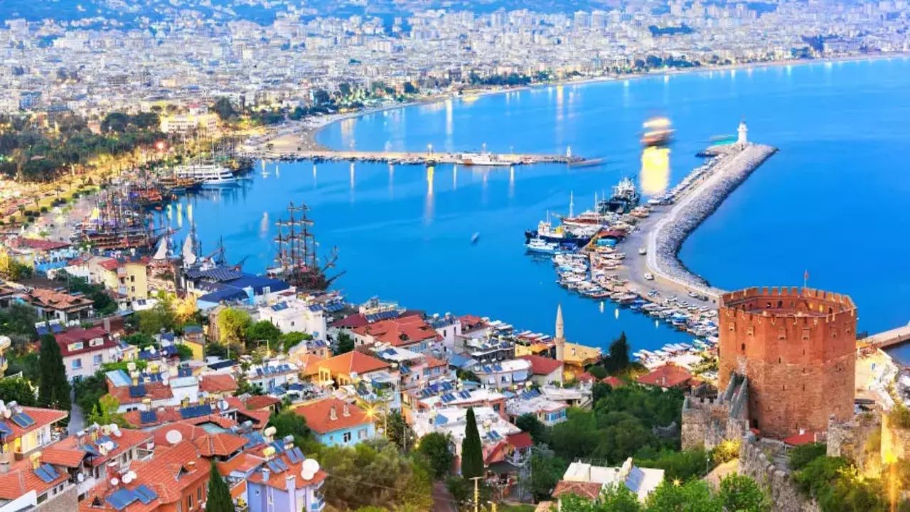 Antalya, Bodrum, Dalaman ve İzmir... İngiliz turistlerin en cazip rotası Türkiye 2