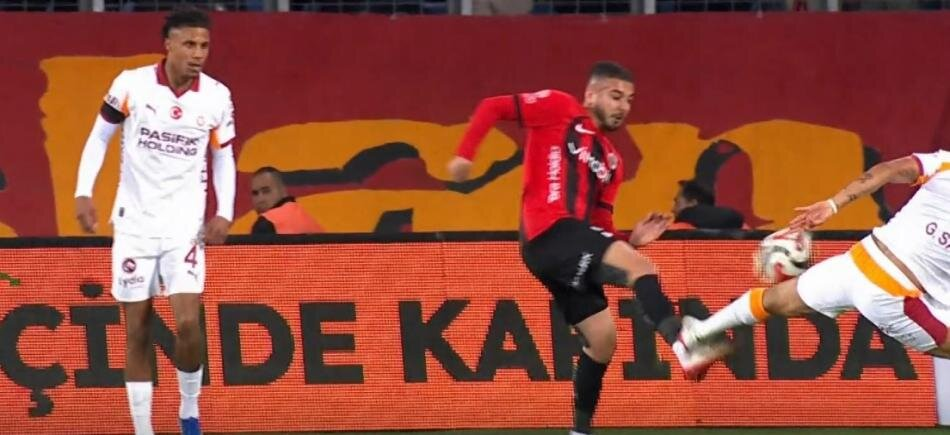 Trio ekibi, Galatasaray maçındaki pozisyonları tek tek yorumladı 2