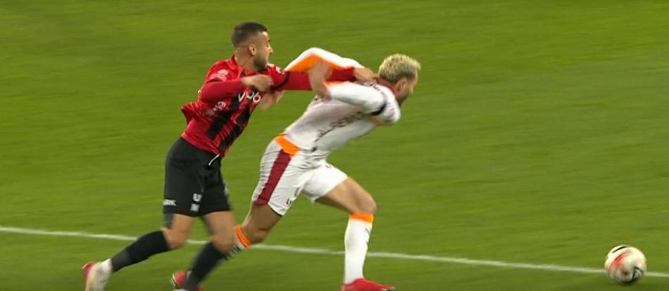 Trio ekibi, Galatasaray maçındaki pozisyonları tek tek yorumladı 3