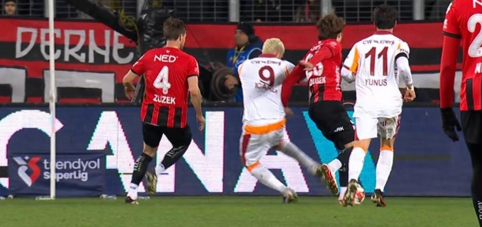 Trio ekibi, Galatasaray maçındaki pozisyonları tek tek yorumladı 6