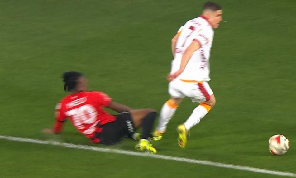 Trio ekibi, Galatasaray maçındaki pozisyonları tek tek yorumladı 8