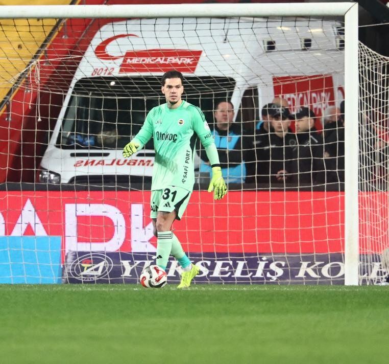 Dilediği özür Ederson'u kurtarmaya yetmedi! Fenerbahçe'den flaş karar: Yönetimden beklenen hamle geldi 5