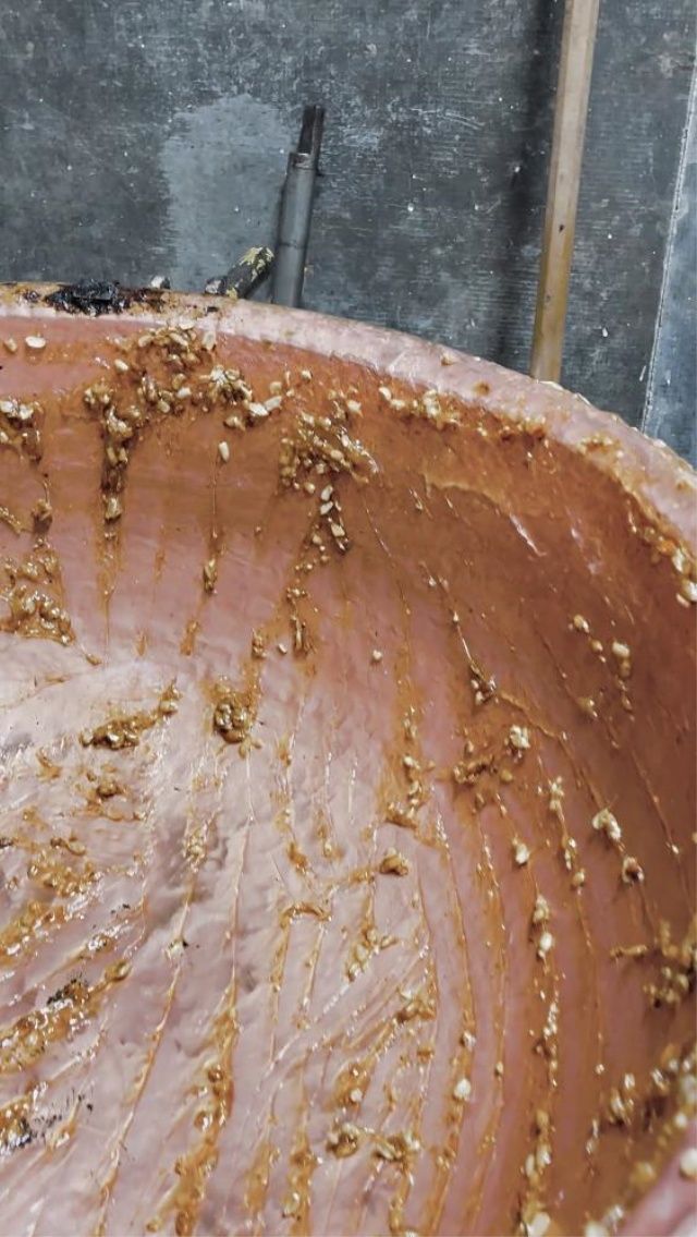 Kötü koku büyük skandalı ele verdi! Eve giren zabıta gördüklerine şoke oldu: Pislik içinde üretip vatandaşa yedirmişler! 5