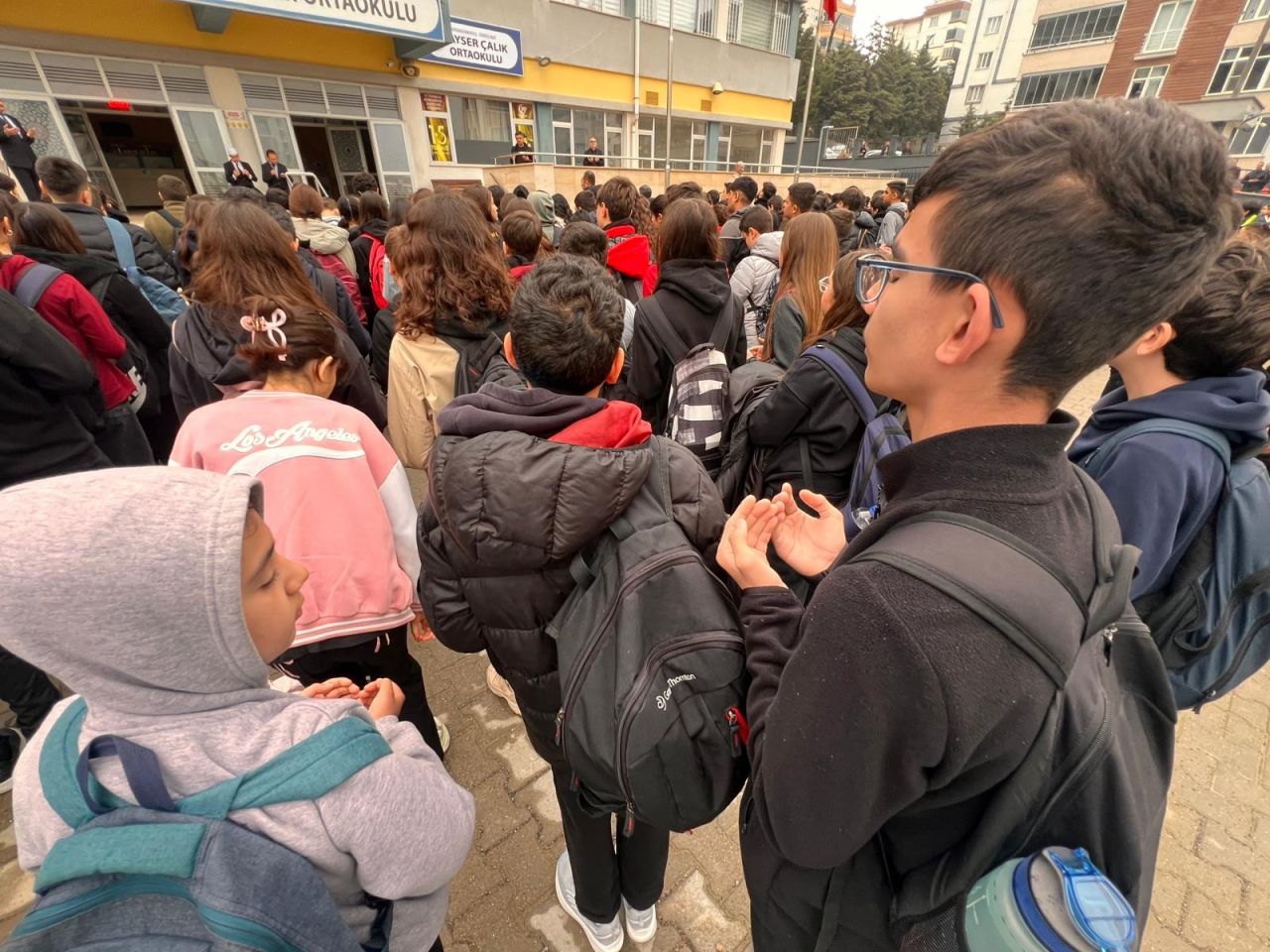 Öğrenciler yeniden okulda! Ayser Çalık öğrencileri yeni binada eğitime başladı... 2