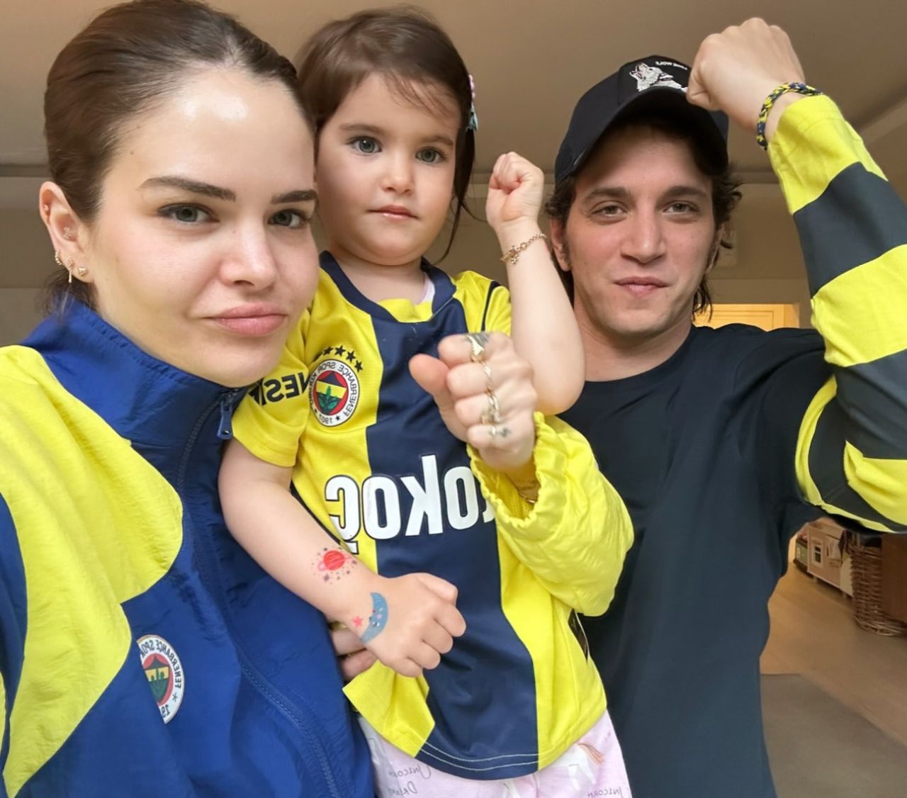 Selahattin Paşalı ve Lara Paşalı boşanıyor mu? Lara Paşalı düğün fotoğrafını sildi, yüzüğü attı... 3