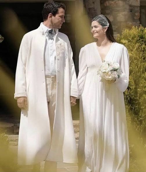 Selahattin Paşalı ve Lara Paşalı boşanıyor mu? Lara Paşalı düğün fotoğrafını sildi, yüzüğü attı... 2
