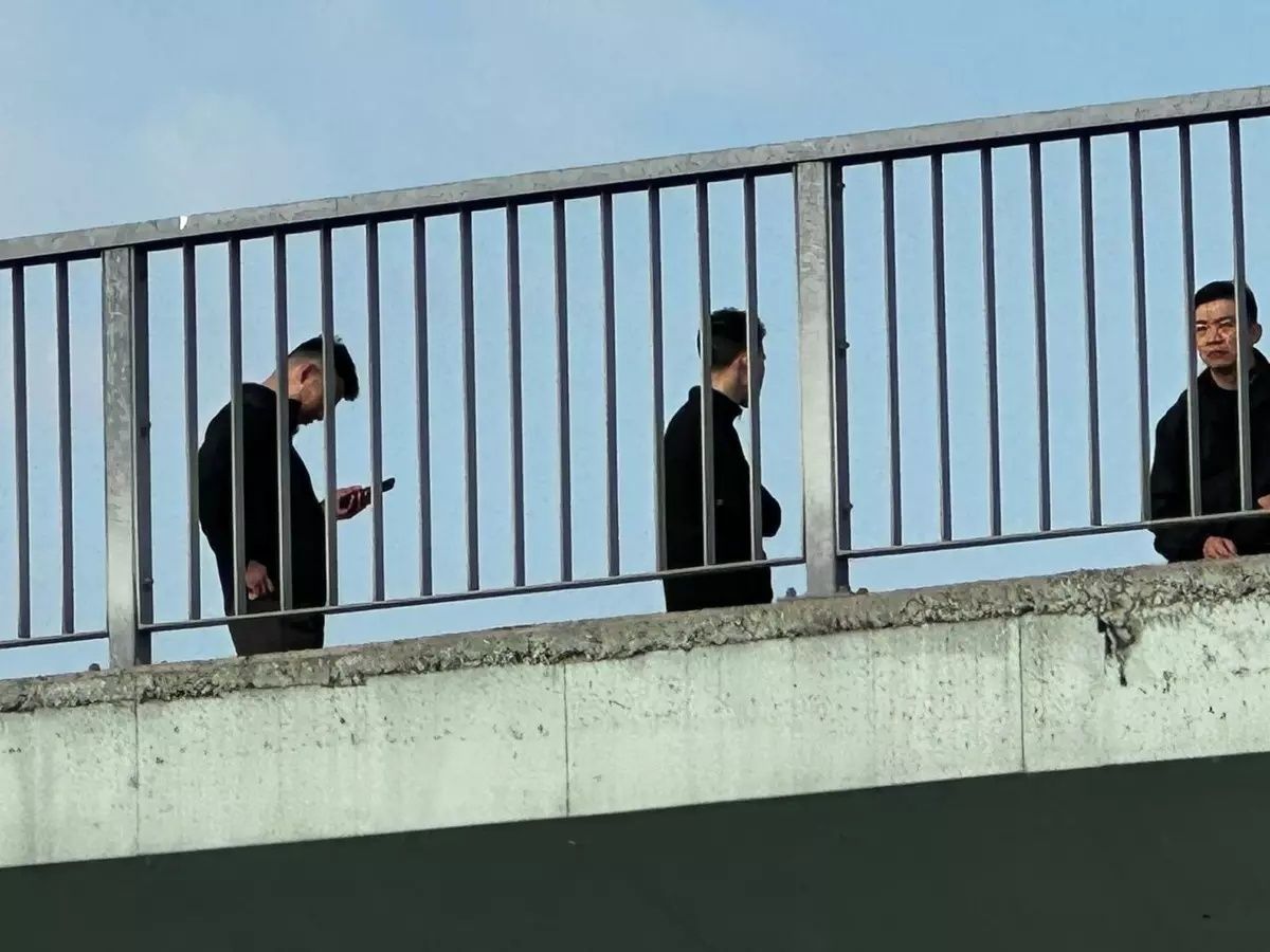 İstanbul'daki maratonda gizemli şahıslar kim? Çinli grup, Uygur Türklerini tek tek fişledi! Köprü üzerinde şüpheli hareketler! 2