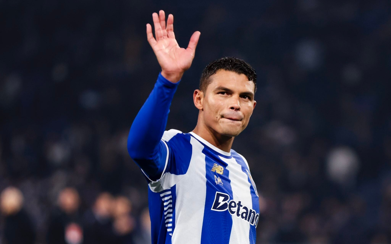 "Hâlâ oynuyor mu ya?" diyeceğiniz aktif en yaşlı futbolcular 10