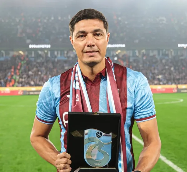 "Hâlâ oynuyor mu ya?" diyeceğiniz aktif en yaşlı futbolcular 7