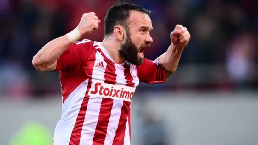 "Hâlâ oynuyor mu ya?" diyeceğiniz aktif en yaşlı futbolcular 8