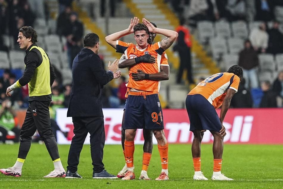 Galatasaray'da ilk ayrılık ve ilk transfer belli oldu! Mauro Icardi yerine artık yedekte o olacak 8